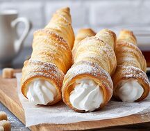 Пирожное слоеная трубочка с белковым кремом