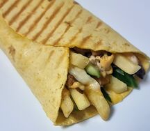 Шаурма в тортилье с курицей