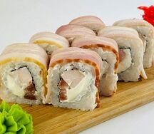 Ролл с беконом