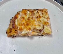Пицца с курицей и ананасами