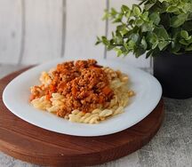 Макароны с соусом болоньезе