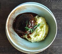 Щеки и картофельное пюре с ароматом трюфеля