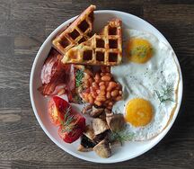 Английский завтрак с беконом