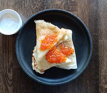Блины с красной икрой и сметаной