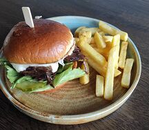 Бургер от шефа с рваной говядиной