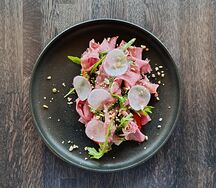 Салат с пастрами и печеным перцем