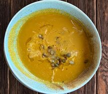 Крем-суп из тыквы с крабом и кокосовым молоком