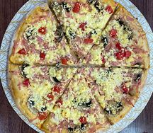 Пицца с ветчиной и грибами