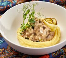 Бефстроганов с белыми грибами