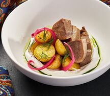 Говяжий язык с картофелем и хреном