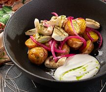 Жареный картофель с груздями и луком