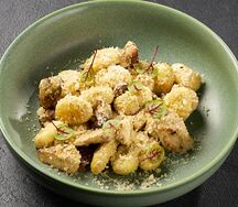 Ньокки с цыплёнком и грибами