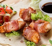 Филе курочки в беконе с овощами