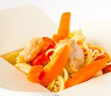 Рамен с курицей и овощами