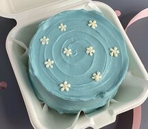 Бенто-торт Голубой с ромашками