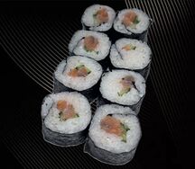 Роллы классические с лососем и огурцом 