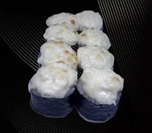 Роллы, запеченные с курицей спайси