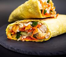 Шаурма с курицей в сырном лаваше (маленькая)