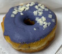 Пончик Черничный 
