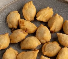 Жареные пельмени с курицей