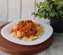 Макароны с соусом болоньезе