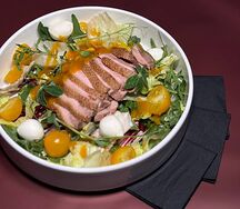 Салат с утиной грудкой