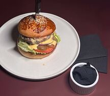 Бургер с мраморной телятиной 