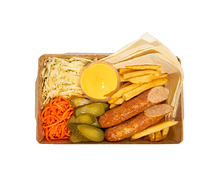 Шаурма с колбасками на тарелке