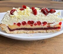 Торт брусничный 