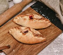 Пирожок с вишней 