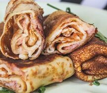 Блины с сыром и ветчиной