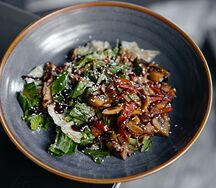 Теплый мясной салат