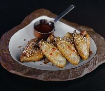 Пикантные крылья фри в азиатском стиле с кисло-сладким соусом