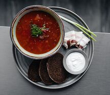 Борщ из говядины с салом и чесноком