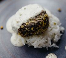 Стейк-миньон в фисташковой корочке