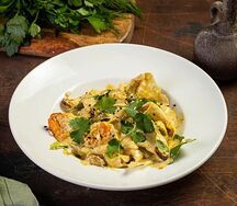 Теплый салат с морепродуктами