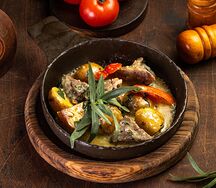 Томлёный ягненок с картофелем