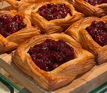 Дэниш с вишней и творогом