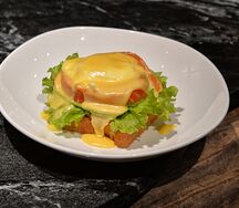 Бенедикт на нежной бриоши