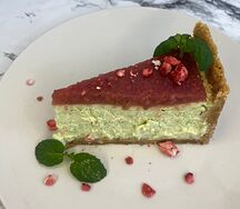 Чизкейк малина-фисташка 