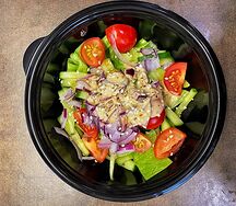 Овощной салат с ореховым соусом