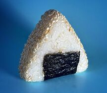 Онигири с крабом