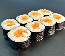 Маки с лососем