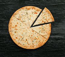 Пицца Белая на тонком тесте 43 см