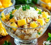 Салат с курицей и ананасами