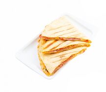 Кесадилья с говядиной и острым перцем