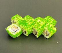 Ролл Калифорния с креветкой и дайконом