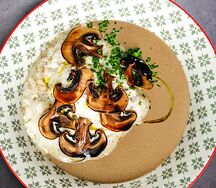 Грибной суп с трюфельным муссом