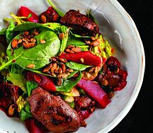 Салат с печенью и грушей