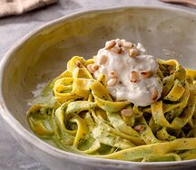 Паста со страчателлой и соусом песто